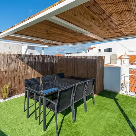 Family-friendly With Ac & Patio By Lovelystay Vakantiehuis Portimão