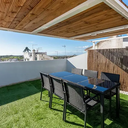 Vakantiehuis Family-friendly With Ac & Patio By Lovelystay