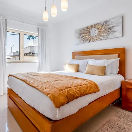 Family-friendly With Ac & Patio By Lovelystay Vakantiehuis