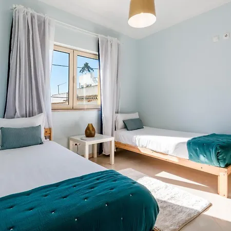 Vakantiehuis Family-friendly With Ac & Patio By Lovelystay *
