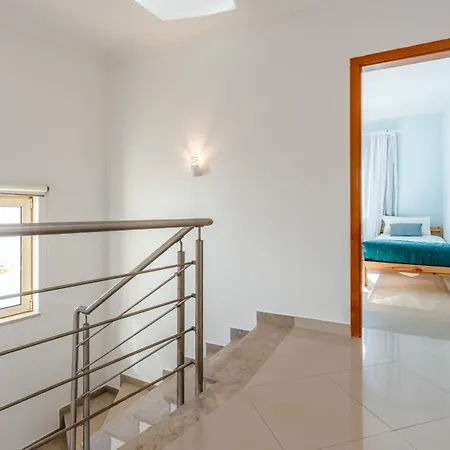 Family-friendly With Ac & Patio By Lovelystay Vakantiehuis *