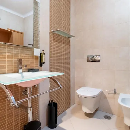 Vakantiehuis Family-friendly With Ac & Patio By Lovelystay