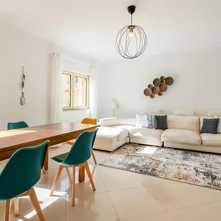 Family-friendly With Ac & Patio By Lovelystay * Portimao