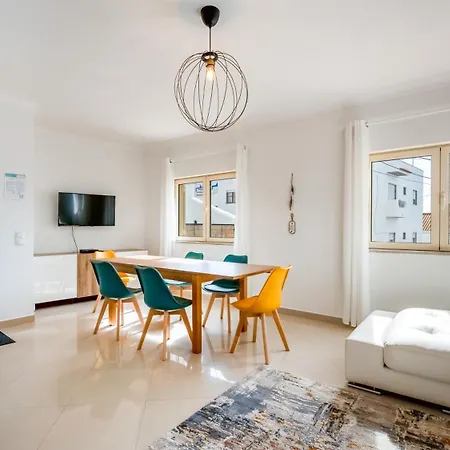 Vakantiehuis Family-friendly With Ac & Patio By Lovelystay