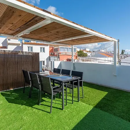 Vakantiehuis Family-friendly With Ac & Patio By Lovelystay Portimão